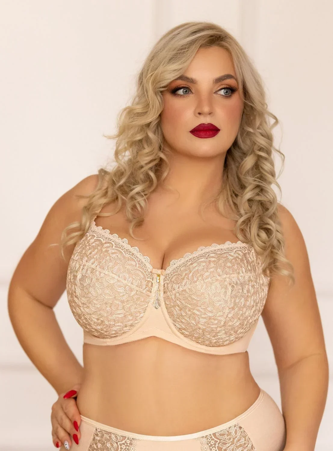 Betty soft FULL CUP rinnahoidja