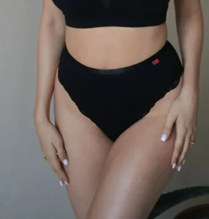 Marcella püksid must