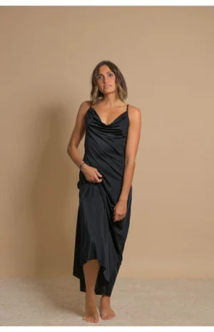 Pikk öösärk Ligne – Itaalia mikrofiiber ja käsitööna valminud disain