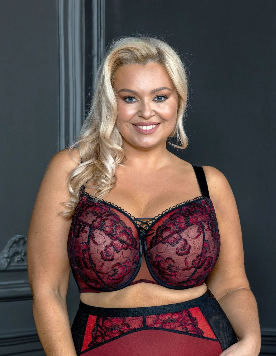 Rinnahoidja Full Cup Cabaret